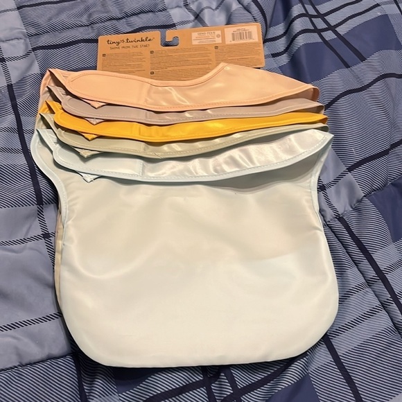 NWT Tiny Twinkle 5 pack of bibs 6-12 months - Picture 2 of 3